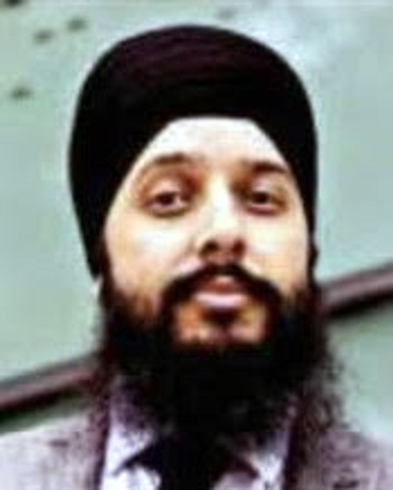 ਕੈਨੇਡਾ: ਅੰਮ੍ਰਿਤਧਾਰੀ ਨੌਜਵਾਨ ਨੇ ਰਾਜ ਘਰਾਣੇ ਦੇ ਨਾਂਅ ਤੇ ਹਲਫ਼ ਲੈਣ ਦੀ ਰਿਵਾਇਤ ਬਦਲਵਾਈ