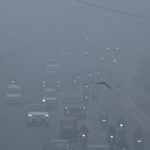 ਦਿੱਲੀ-ਐਨਸੀਆਰ ਵਿੱਚ ਸੰਘਣੀ ਧੁੰਦ; ਹਵਾ ਦੀ ਗੁਣਵੱਤਾ ‘ਗੰਭੀਰ’ ਸ਼੍ਰੇਣੀ ਵਿੱਚ ਬਰਕਰਾਰ