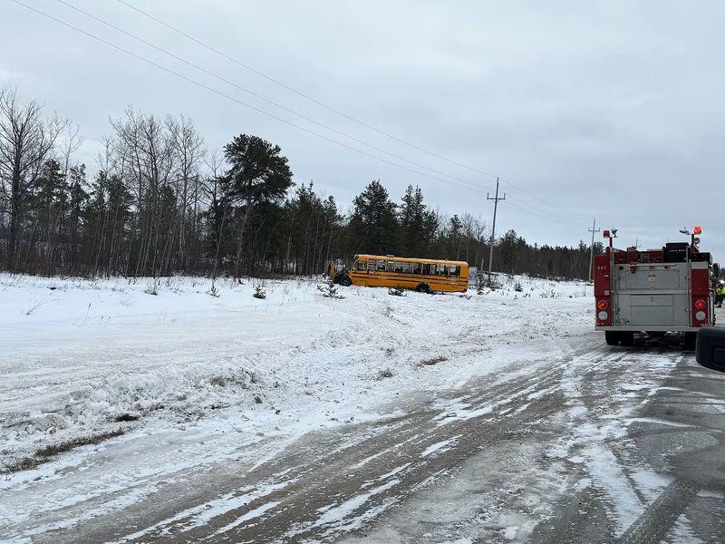 ਕੈਨੇਡਾ: ਸਕੂਲ ਬੱਸ ਬੇਕਾਬੂ ਹੋ ਕੇ ਪਲਟੀ; ਡਰਾਈਵਰ ਤੇ 14 ਵਿਦਿਆਰਥੀ ਜ਼ਖ਼ਮੀ