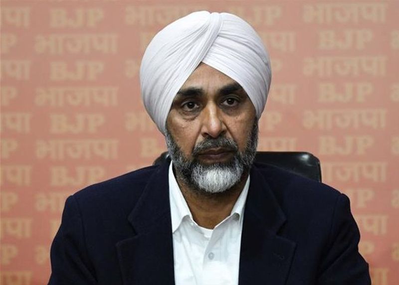 ਮੇਜ਼ ਚੋਰੀ ਦੇ ਦੋਸ਼ਾਂ ’ਤੇ ਮਨਪ੍ਰੀਤ ਬਾਦਲ ਦਾ ਪਲਟਵਾਰ