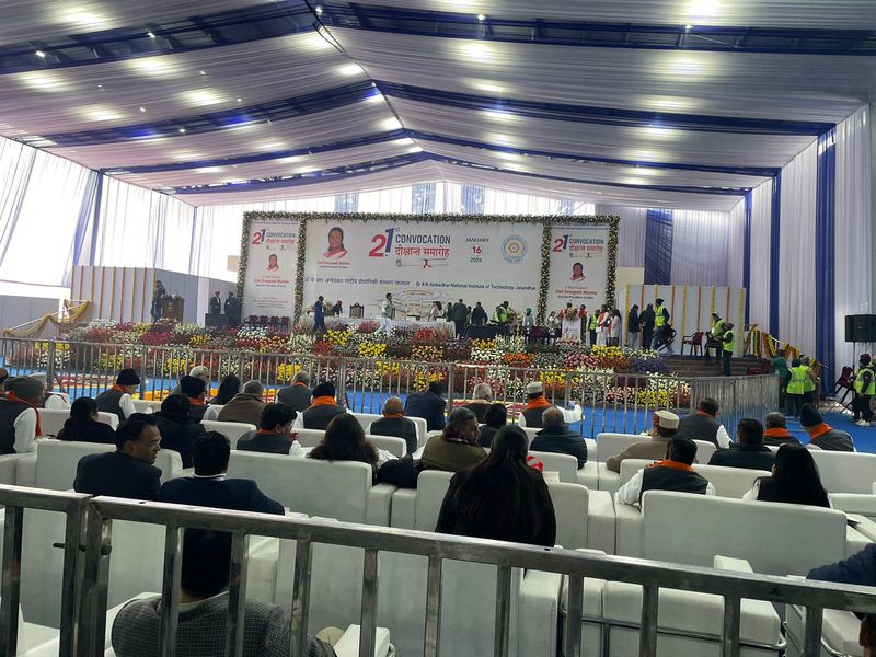 President Droupadi Murmu: ਖਰਾਬ ਮੌਸਮ ਕਾਰਨ ਰਾਸ਼ਟਰਪਤੀ ਦੇ ਜਹਾਜ਼ ਨੂੰ ਨਾ ਮਿਲੀ ਪ੍ਰਵਾਨਗੀ