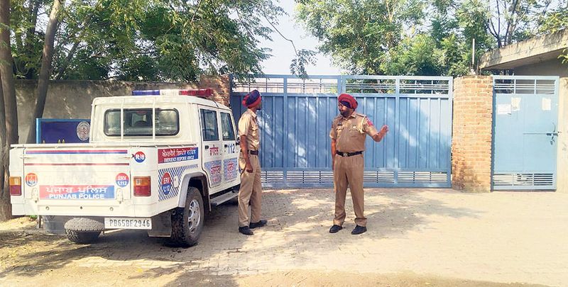 Bomb Threat in Punjab DC offices: ਮੁਕਤਸਰ ਤੇ ਗੁਰਦਾਸਪੁਰ ਦੇ ਡਿਪਟੀ ਕਮਿਸ਼ਨਰ ਦਫ਼ਤਰਾਂ ’ਚ ਬੰਬ ਦੀ ਧਮਕੀ