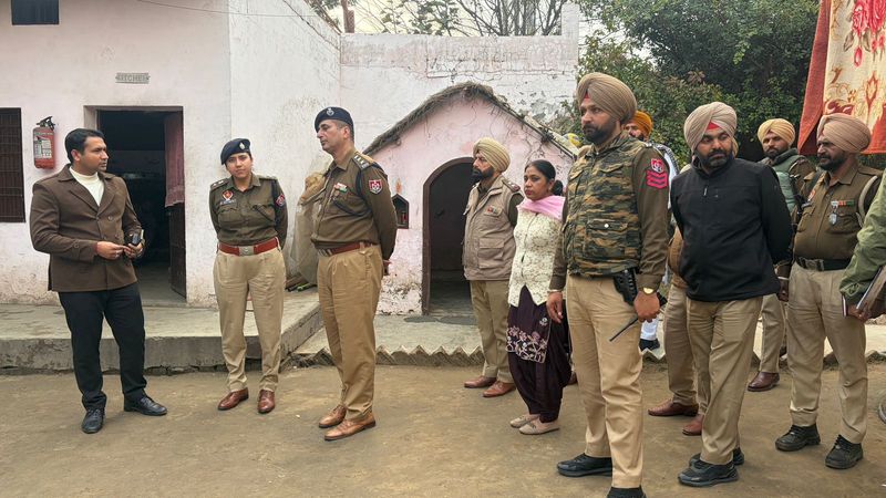 Punjab News: ਐੱਸ ਐੱਸ ਪੀ ਵੱਲੋਂ ਪੁਲੀਸ ਫੋਰਸ ਨਾਲ ਨਸ਼ਾ ਛੁਡਾਉ ਕੇਂਦਰ ’ਤੇ ਛਾਪਾ