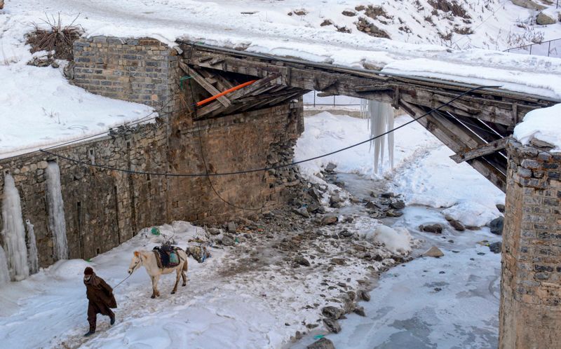 ਕਸ਼ਮੀਰ ਵਿਚ ਠੰਢ ਤੋਂ ਹਲਕੀ ਰਾਹਤ, ਘੱਟੋ ਘੱਟ ਤਾਪਮਾਨ ਦੋ ਦਰਜੇ ਵਧਿਆ