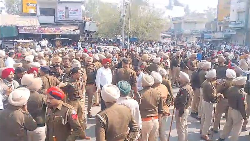Samana ਵਿੱਚ Farmers ਅਤੇ Police ਦਰਮਿਆਨ ਟਕਰਾਅ; 90 ਕਿਸਾਨ ਹਿਰਾਸਤ ਵਿਚ ਲਏ