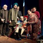 ਪੰਜਾਬੀ ਰੰਗਮੰਚ ਦੀ ਦਿੱਗਜ ਅਦਾਕਾਰਾ ਨੀਨਾ ਟਿਵਾਣਾ ਲਾਈਫਟਾਈਮ ਐਵਾਰਡ ਨਾਲ ਸਨਮਾਨਿਤ