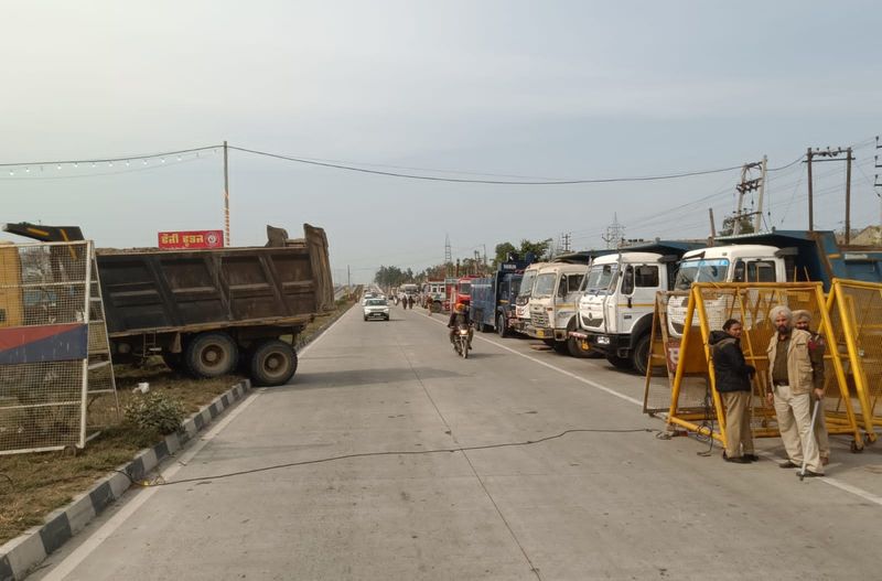 ਕਿਸਾਨਾਂ ਨੂੰ ਬਠਿੰਡਾ ਧਰਨੇ ’ਚ ਪੁੱਜਣ ਤੋਂ ਰੋਕਣ ਲਈ ਪੁਲੀਸ ਪੱਬਾਂ ਭਾਰ