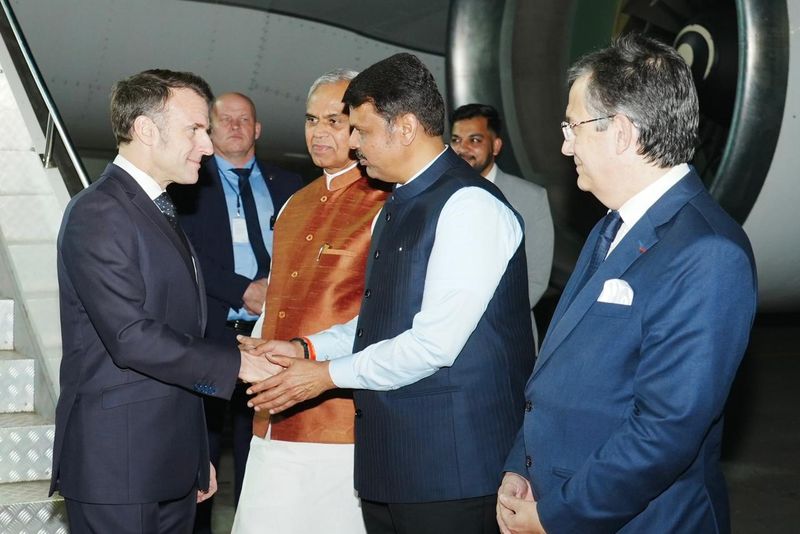 ਫਰਾਂਸ ਦੇ ਰਾਸ਼ਟਰਪਤੀ ਮੈਕਰੋਨ ਭਾਰਤ ਪੁੱਜੇ, ਪ੍ਰਧਾਨ ਮੰਤਰੀ ਮੋਦੀ ਨਾਲ ਕਰਨਗੇ ਮੁਲਾਕਾਤ