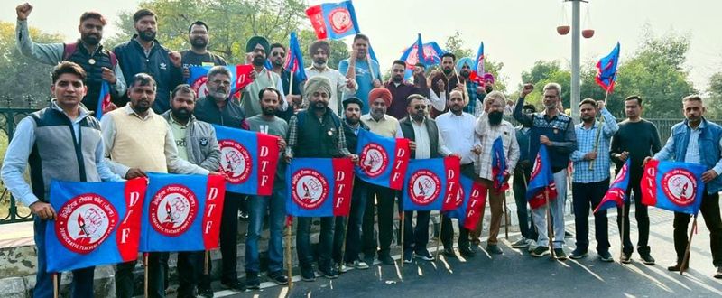 ਪਹਿਲਾਂ SIR ਹੁਣ ਮੁੱਖ ਮੰਤਰੀ ਸਿਹਤ ਯੋਜਨਾ; ਗੈਰ-ਵਿੱਦਿਅਕ ਡਿਊਟੀਆਂ ਪੜ੍ਹਾਈ ਅਤੇ ਇਮਤਿਹਾਨਾਂ ਦੇ ਕੰਮ ਵਿੱਚ ਦਖ਼ਲਅੰਦਾਜ਼ੀ: ਡੀ ਟੀ ਐੱਫ