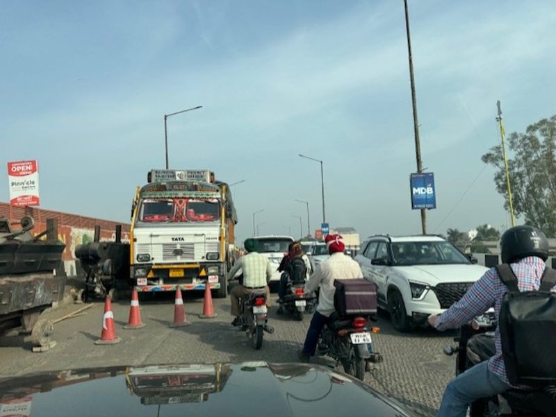 PWD ਦੀ ਲਾਪਰਵਾਹੀ ਕਾਰਨ ਪੇਪਰ ਦੇਣ ਜਾ ਰਹੇ ਵਿਦਿਆਰਥੀ ਪਰੇਸ਼ਾਨ