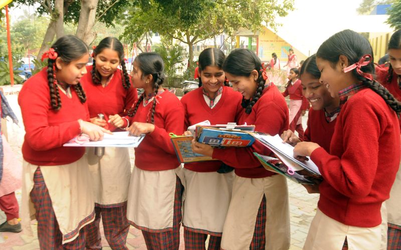 ਗ਼ੈਰਹਾਜ਼ਰ ਬੱਚਿਆਂ ਬਾਰੇ ਮਾਪਿਆਂ ਨੂੰ ਐੱਸ ਐੱਮ ਐੱਸ ਭੇਜਣ ਦੇ ਹੁਕਮ