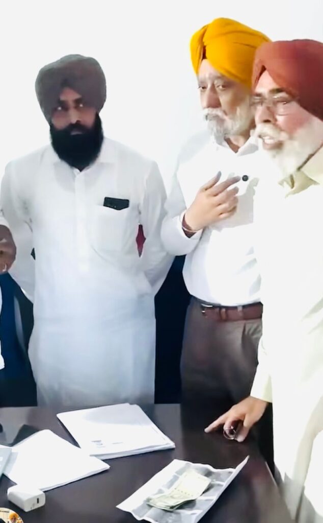 ਨਾਮ ਠੀਕ ਕਰਨ ਲਈ ਰਿਸ਼ਵਤ ਲੈਣ ਦੇ ਦੋਸ਼ ’ਚ ਸਾਂਝ ਕੇਂਦਰ ਦਾ ਕਰਮਚਾਰੀ ਗ੍ਰਿਫ਼ਤਾਰ