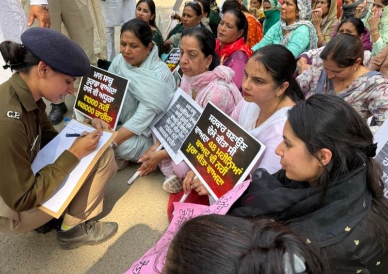 ਕੌਮਾਂਤਰੀ ਮਹਿਲਾ ਦਿਵਸ: ਔਰਤਾਂ ਦੇ ਹੱਕਾ ਲਈ ਸੜਕਾਂ ’ਤੇ ਉੱਤਰੀ ਰਾਜਾ ਵੜਿੰਗ ਦੀ ਧੀ ਏਕਮ; ‘ਆਪ’ ਤੋਂ 48 ਹਜ਼ਾਰ ਮੰਗੇ
