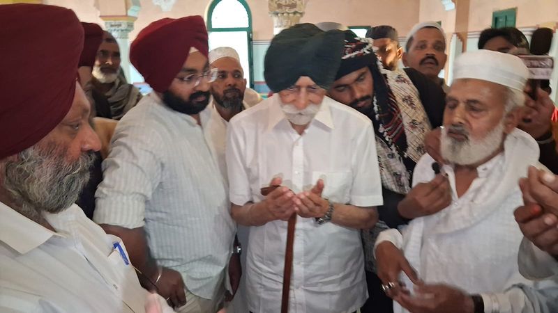 ਬ੍ਰਿਗੇਡੀਅਰ ਸੁਖਜੀਤ ਸਿੰਘ ਵੱਲੋਂ ਇਤਿਹਾਸਕ ਮੂਰਿਸ਼ ਮਸਜਿਦ ’ਚ ਇਫ਼ਤਾਰੀ; ਰਿਆਸਤੀ ਦੌਰ ਦੀਆਂ ਸਾਂਝਾਂ ਹੋਈਆਂ ਤਾਜ਼ਾ