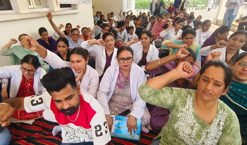 ਨਰਸਿੰਗ ਸਟਾਫ ਵੱਲੋਂ ਹੜਤਾਲ ਸ਼ੁਰੂ