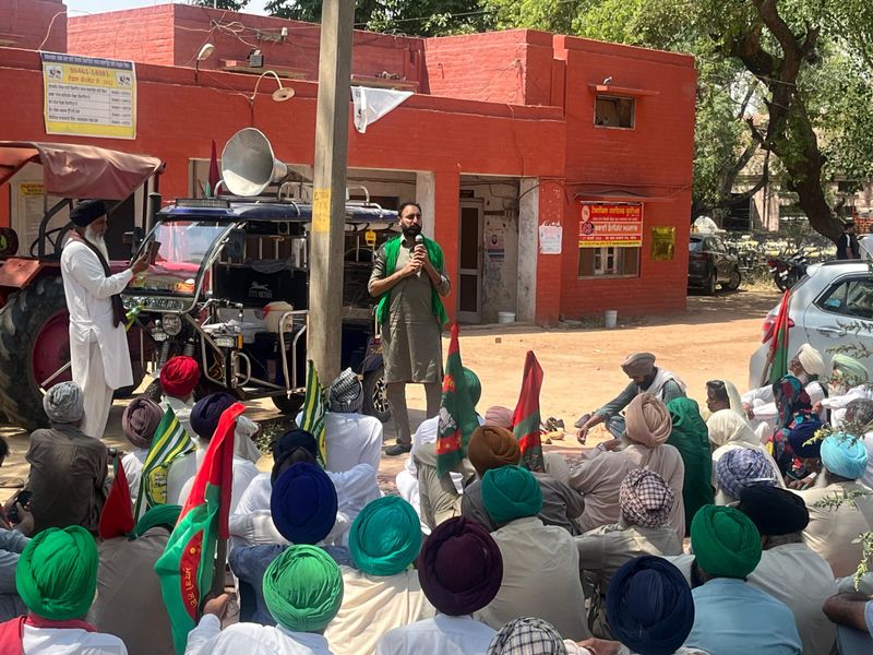 ਬਿਜਲੀ ਕੱਟਾਂ ਖ਼ਿਲਾਫ਼ ਸੜਕਾਂ ’ਤੇ ਉਤਰੇ ਕਿਸਾਨ