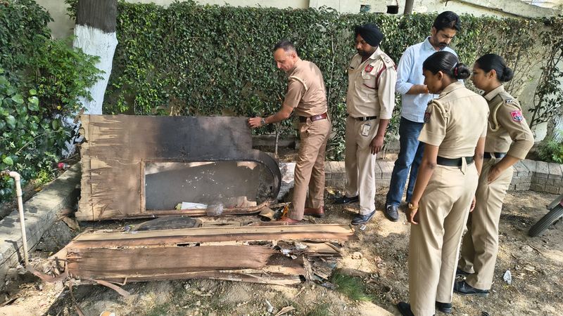 ਸਕੂਲਾਂ ਤੇ ਰੇਲ ਪਟੜੀ ਨੂੰ ਬੰਬ ਨਾਲ ਉਡਾਉਣ ਦੀ ਧਮਕੀ