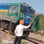 ਜਦੋਂ ਲੋਕਾਂ ਦੀ ਜਾਨ ਬਚਾਉਣ ਲਈ ਸਰਪੰਚ ਖ਼ੁਦ ਬਣਿਆ ‘ਗੇਟਮੈਨ’