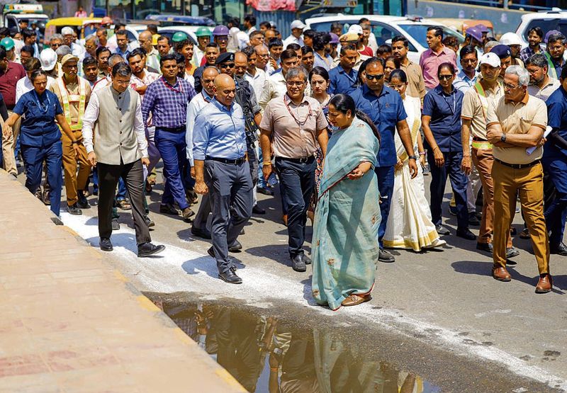 CM Rekha Gupta ਵੱਲੋਂ ਮਾੜੇ ਸਫ਼ਾਈ ਪ੍ਰਬੰਧਾਂ ਲਈ ਅਧਿਕਾਰੀਆਂ ਦੀ ਝਾੜ-ਝੰਬ