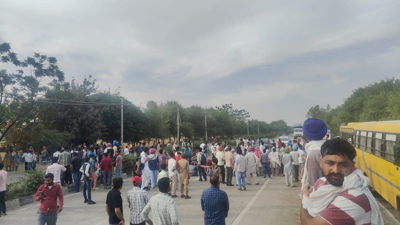 Bathinda ’ਚ ਫੈਕਟਰੀ ਮਜ਼ਦੂਰਾਂ ਨੇ ਹਾਈਵੇਅ ਜਾਮ ਕੀਤਾ