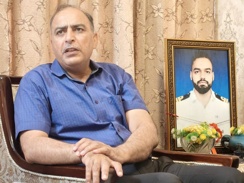 ਪਹਿਲਗਾਮ ਹਮਲੇ ਦੀ ਪਹਿਲੀ ਬਰਸੀ: ਸ਼ਹੀਦ Lt. Vinay Narwal ਦਾ ਪਰਿਵਾਰ ਗ਼ਮ’ਚ ਵੀ ਤਲਾਸ਼ ਰਿਹੈ ਸਮਾਜ ਸੇਵਾ ਦੇ ਰਾਹ