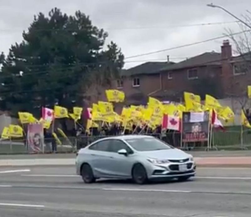 Canada : ਕੱਟੜਪੰਥੀ ਝੰਡਿਆਂ ਅਤੇ ਪ੍ਰਤੀਕਾਂ ‘ਤੇ ਪਾਬੰਦੀ ਲਗਾਉਣ ਦੀ ਤਿਆਰੀ ਵਿਚਾਲੇ ਮੰਦਰ ਨੇੜੇ ਪ੍ਰਦਰਸ਼ਨ ਦੀ ਇਜਾਜ਼ਤ ‘ਤੇ ਉੱਠੇ ਸਵਾਲ