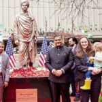 ਸਿਆਟਲ ’ਚ Swami Vivekananda ਦੇ ਪਹਿਲੇ ਆਦਮ-ਕੱਦ ਬੁੱਤ ਤੋਂ ਪਰਦਾ ਹਟਾਇਆ