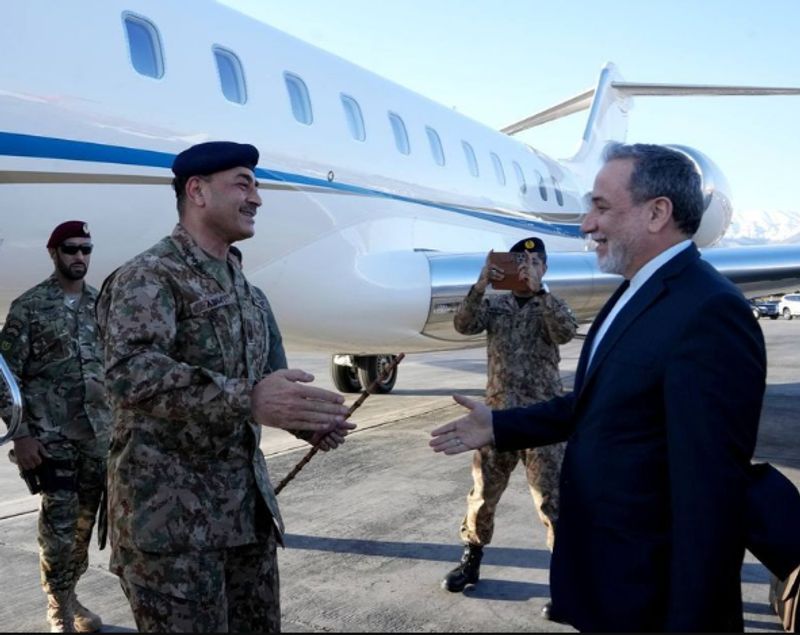 ਅਮਰੀਕਾ ਦਾ ਸਾਥੀ ਜਾਂ ਇਰਾਨ ਦਾ ਮਦਦਗਾਰ? ਪਾਕਿਸਤਾਨੀ ਫੌਜ ਦੇ ਮੁੱਖੀ ਦੀ ਭੂਮਿਕਾ ‘ਤੇ ਉੱਠੇ ਸਵਾਲ