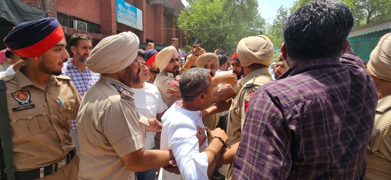 Political clash: ਨਾਮਜ਼ਦਗੀਆਂ ਦੀ ਪੜਤਾਲ ਦੌਰਾਨ ਮਾਹੌਲ ਤਣਾਅਪੂਰਨ