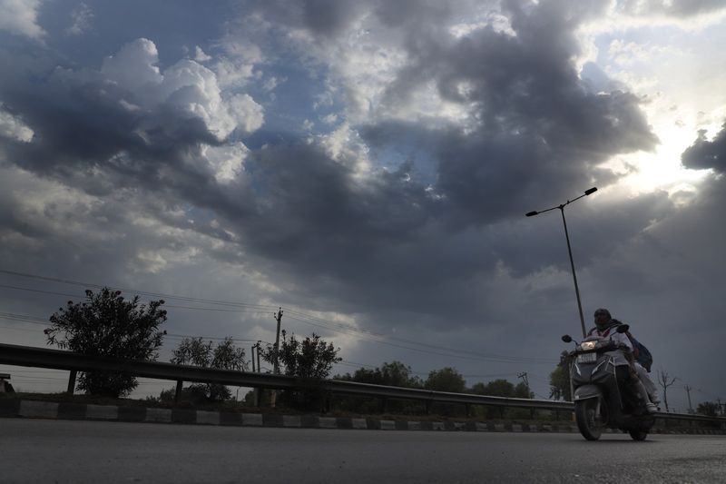 Weather Report: ਮੌਸਮੀ ਤਾਜ਼ਾ ਤਬਦੀਲੀ ਦੌਰਾਨ ਟ੍ਰਾਈਸਿਟੀ ’ਚ ਠੰਢੀ ਹਵਾ ਦੇ ਬੁੱਲੇ, Punjab ਲਈ ਅਲਰਟ ਜਾਰੀ