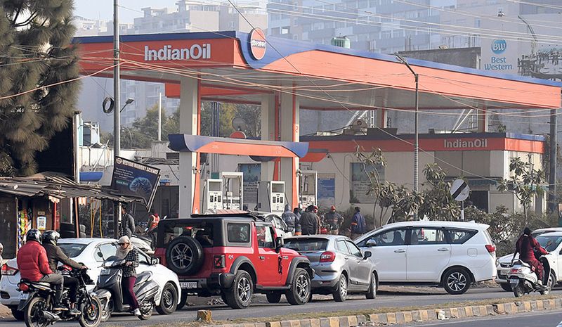 Punjab Petrol Crisis: ਪੰਜਾਬ ਦੇ ਤੇਲ ਪੰਪਾਂ ਨੂੰ ਹੱਥ ਘੁੱਟ ਕੇ ਸਪਲਾਈ, ਸਰਕਾਰ ਨੇ ਮੁਸਤੈਦੀ ਦਿਖਾਈ