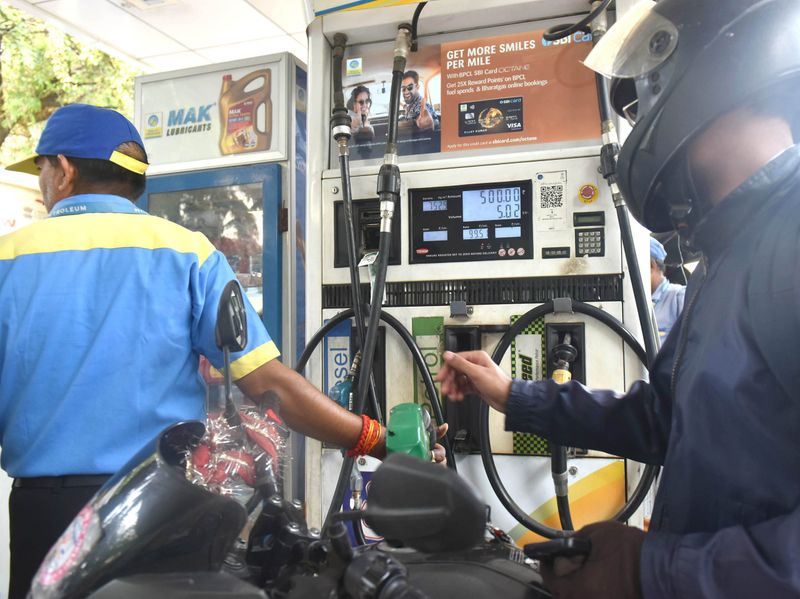 Petrol Price Hike Again: ਕੀਮਤਾਂ ’ਚ ਮੁੜ੍ਹ ਵਾਧਾ : ਦੋ ਹਫ਼ਤਿਆਂ ’ਚ 7.5 ਰੁਪਏ ਮਹਿੰਗਾ ਹੋਇਆ ਪੈਟਰੋਲ-ਡੀਜ਼ਲ!