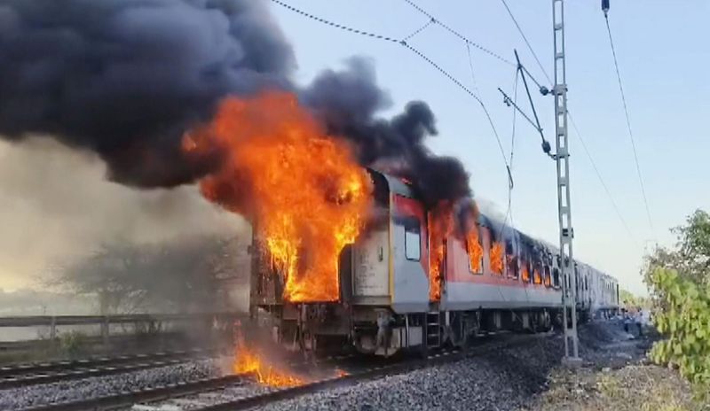 Rajdhani Express ਨੂੰ ਅੱਗ, ਦੋ ਡੱਬੇ ਸੜੇ