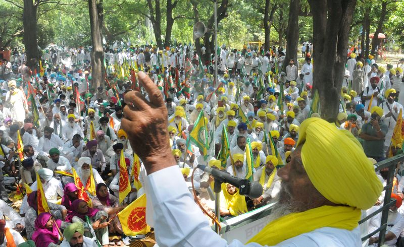 Punjab Farmer Protest: ਕਿਸਾਨਾਂ ’ਤੇ ਪਾਣੀ ਦੀਆਂ ਬੁਛਾੜਾਂ ਤੇ ਅੱਥਰੂ ਗੈਸ ਦੇ ਗੋਲੇ ਦਾਗ਼ੇ
