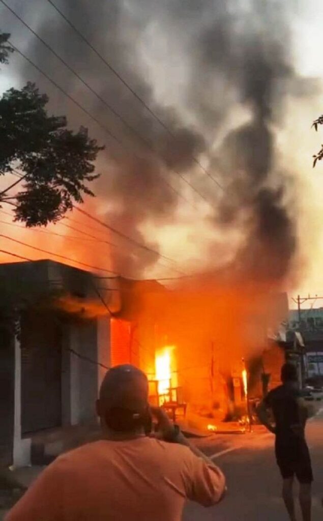 Shop Fire: ਅੱਗ ਲੱਗਣ ਕਾਰਨ ਤਿੰਨ ਦੁਕਾਨਾਂ ਸੜੀਆਂ