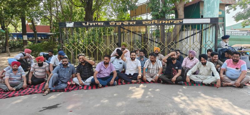 Punjab ‘ਚ ਅੱਜ ਸਰਕਾਰੀ ਬੱਸਾਂ ਦਾ ਚੱਕਾ ਜਾਮ; ਵੋਲਵੋ ਬੱਸਾਂ ਨੂੰ ਹਰੀ ਝੰਡੀ ਦਿਖਾਉਣ ਮਗਰੋਂ ਭੜਕੇ ਮੁਲਾਜ਼ਮ