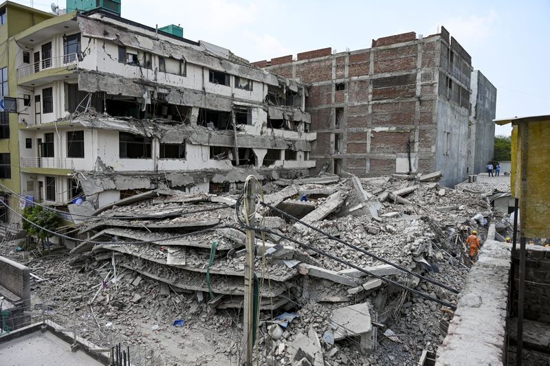 Saket building collapse: ਮਕਾਨ ਮਾਲਕ 4 ਮੰਜ਼ਿਲਾਂ ਤੋਂ ਕਮਾ ਰਿਹਾ ਸੀ 10 ਲੱਖ ਮਹੀਨਾ, ਗ਼ੈਰ-ਕਾਨੂੰਨੀ ਤਰੀਕੇ ਨਾਲ 2 ਹੋਰ ਲੈਂਟਰ ਪਾਉਣ ਦੀ ਸੀ ਤਿਆਰੀ