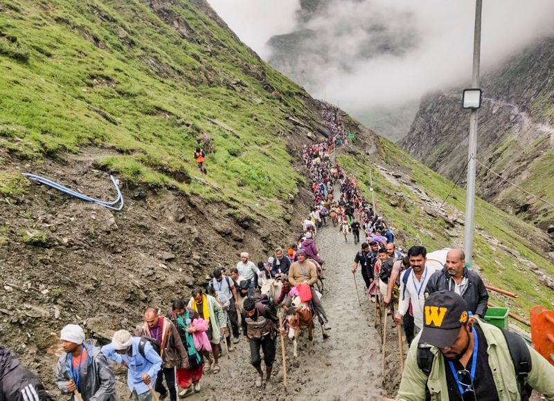 Amarnath Yatra Bus Accident: ਅਮਰਨਾਥ ਯਾਤਰੀਆਂ ਦੀ ਬੱਸ ਬੇਕਾਬੂ ਹੋ ਕੇ ਮਕਾਨ ’ਤੇ ਡਿੱਗੀ; ਕਈ ਸ਼ਰਧਾਲੂ ਜ਼ਖ਼ਮੀ