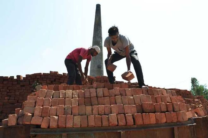 Punjab Brick Prices: ਇੱਟਾਂ ਦੇ ਭਾਅ ਵਧਣ ਨਾਲ ਪੇਂਡੂ ਵਿਕਾਸ ਕਾਰਜ ਰੁਕੇ