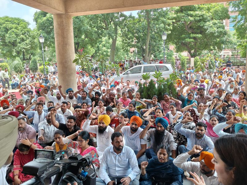 ਵਿੱਤ ਮੰਤਰੀ ਨਾਲ ਸਹਿਮਤੀ ਮਗਰੋਂ ਡਿਊਟੀ ‘ਤੇ ਪਰਤੇ ਮਗਨਰੇਗਾ ਮੁਲਾਜ਼ਮ