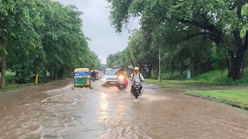 Chandigarh Heavy Rain: ਚੰਡੀਗੜ੍ਹ ਅਤੇ ਮੁਹਾਲੀ ਵਿੱਚ ਸਵੇਰ ਤੋਂ ਭਾਰੀ ਮੀਂਹ ਜਾਰੀ