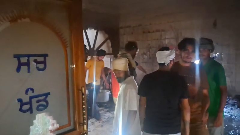 Gurdwara Fire Incident: ਏ ਸੀ ਨੂੰ ਅੱਗ ਲੱਗਣ ਕਾਰਨ ਦਰਜਨਾਂ ਬੀੜਾਂ ਸੜੀਆਂ