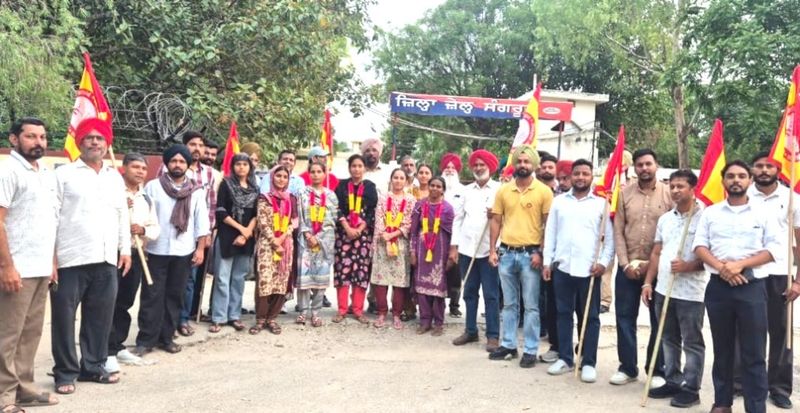 “ਕਿੰਨੇ ਕਤਲ ਕਰਕੇ ਆਏ, ਕਿੰਨਾ ਚਿੱਟਾ ਵੇਚਿਐ?”: ਰੁਜ਼ਗਾਰ ਮੰਗਦੀਆਂ ਧੀਆਂ ਨੇ ਅਪਰਾਧੀਆਂ ਨਾਲ ਕੱਟੀ ਜੇਲ੍ਹ; ਸਵਾਲਾਂ ਨੇ ਵਿੰਨ੍ਹੇ ਬੇਰੁਜ਼ਗਾਰਾਂ ਦੇ ਦਿਲ
