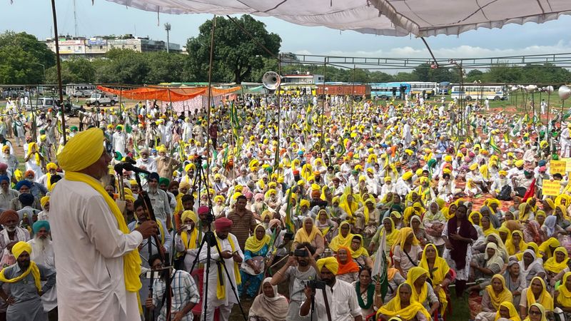 Chandigarh ਵਿੱਚ ਗਰਜੇ ਕਿਸਾਨ; ਭਾਰਤ-ਅਮਰੀਕਾ ਵਪਾਰ ਸਮਝੌਤੇ ਅਤੇ ਨਵੀਂ ਲੈਂਡ ਪੂਲਿੰਗ ਨੀਤੀ ਦਾ ਕੀਤਾ ਵਿਰੋਧ