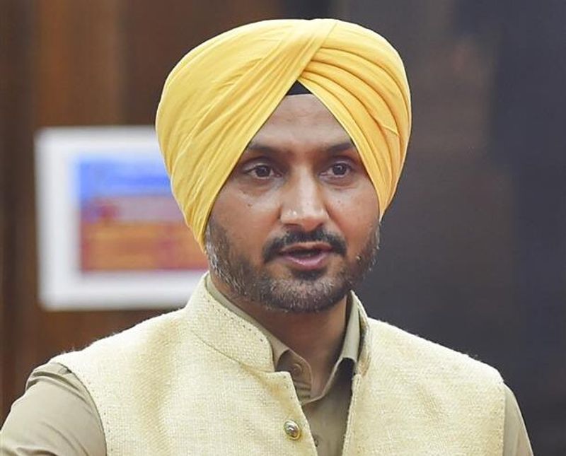 Harbhajan Singh ਮੁੜ ਘਿਰੇ: ਰਾਜਸਥਾਨ ਦੀ ਵੀਡੀਓ ਮਗਰੋਂ ਹੁਣ ਸਕੂਲ ਦੀ ਪੁਰਾਣੀ ਵੀਡੀਓ ਸਾਂਝੀ ਕਰਨ ’ਤੇ ਵਿਵਾਦ