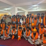 Hemkund Sahib ਦੇ ਆਲੇ ਦੁਆਲੇ ਸੱਤ ਉੱਚੀਆਂ ਚੋਟੀਆਂ ’ਤੇ ਸਥਾਪਿਤ ਨਿਸ਼ਾਨ ਸਾਹਿਬ ਦੇ ਚੋਲੇ ਬਦਲੇ, ਟੀਮ ਦਾ ਸਨਮਾਨ