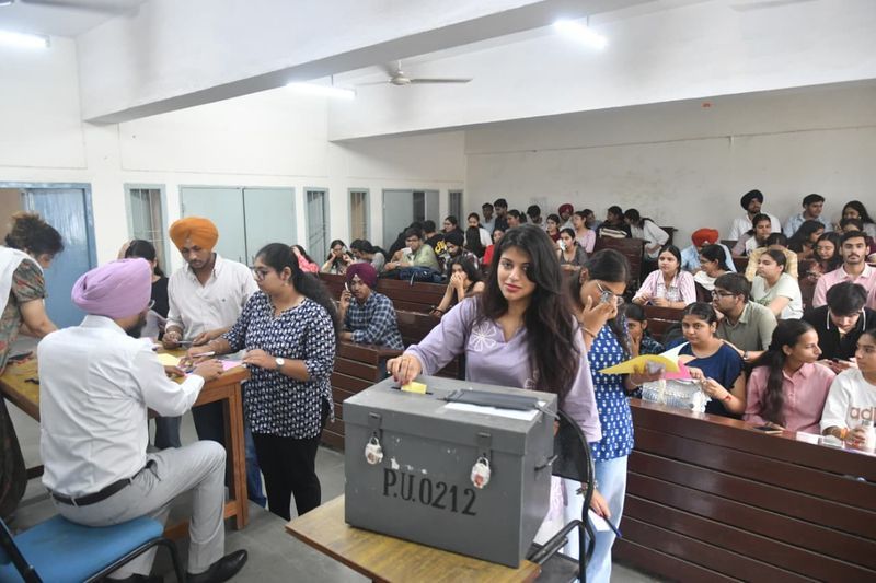 PU Elections 2026: ਚੰਡੀਗੜ੍ਹ ਦੇ ਕਾਲਜਾਂ ਵਿੱਚ ਵਿਦਿਆਰਥੀ ਚੋਣਾਂ ਲਈ ਵੋਟਿੰਗ ਸ਼ੁਰੂ