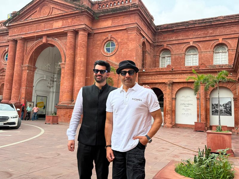 ਅੰਮ੍ਰਿਤਸਰ ਦੇ ਪਾਰਟੀਸ਼ਨ ਮਿਊਜ਼ੀਅਮ ਪੁੱਜੇ ਸਨੀ ਦਿਓਲ ਅਤੇ ਕਰਨ ਦਿਓਲ