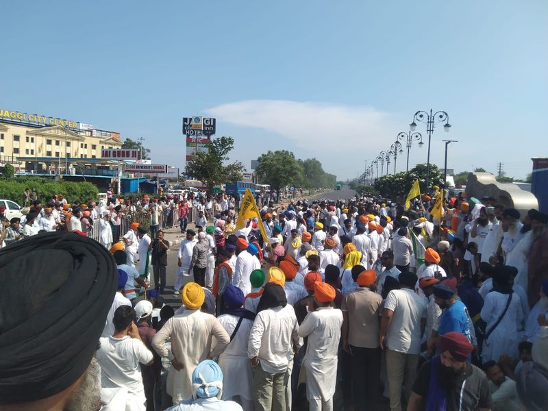 ਪੰਜੋਖਰਾ ਸਾਹਿਬ ਮਾਮਲਾ: ਪ੍ਰਦਰਸ਼ਨਕਾਰੀਆਂ ਤੇ ਪੁਲੀਸ ਵਿਚਾਲੇ ਝੜਪ