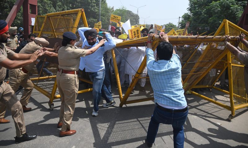 ਸੱਜਣ ਕੁਮਾਰ ਨੂੰ ਸ਼ਰਧਾਂਜਲੀ: ‘ਆਪ’ ਵੱਲੋਂ ਭਾਜਪਾ ਆਗੂਆਂ ਖ਼ਿਲਾਫ਼ ਮੁਜ਼ਾਹਰੇ